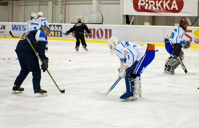 Sakut treenasivat Vierumäen kakkoskaukalossa. 120229_Sakut_treeni_mv.jpg
