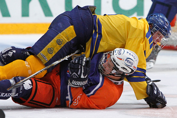 Tapparan Sasha Barkov joutui Teemu Setälän jyräämäksi.