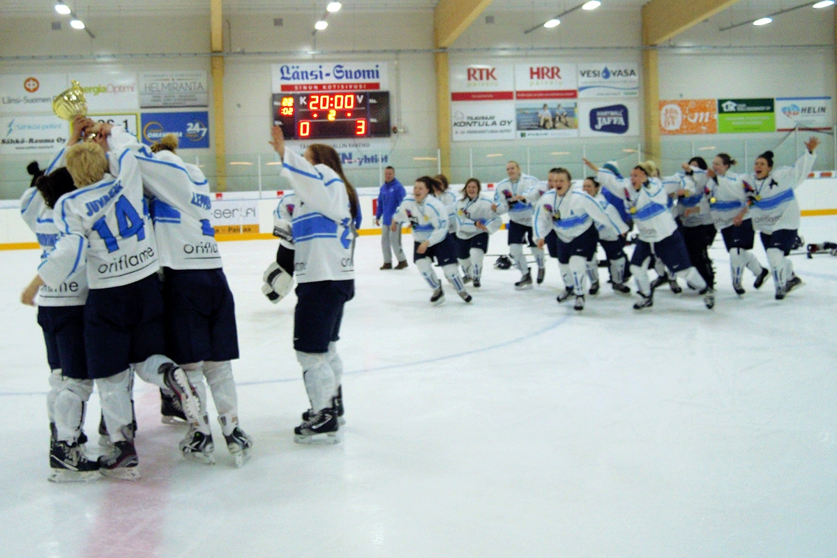 Näin juhlivat A-tyttöjen Suomen mestarit - Kuvia!