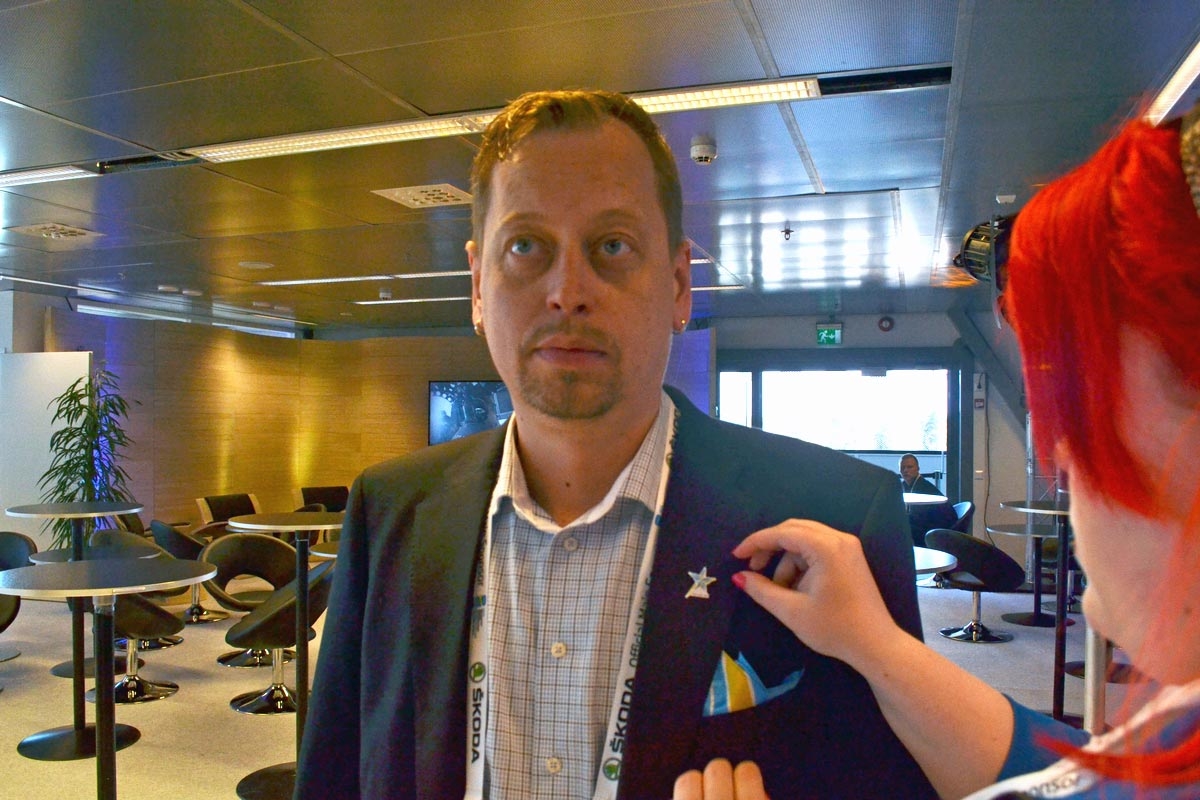 Päivän vapari Mikael Ahlfors juontaa kumppani-VIP:ssä