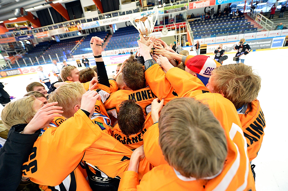 Näin juhlivat HPK:n B2-mestarit!