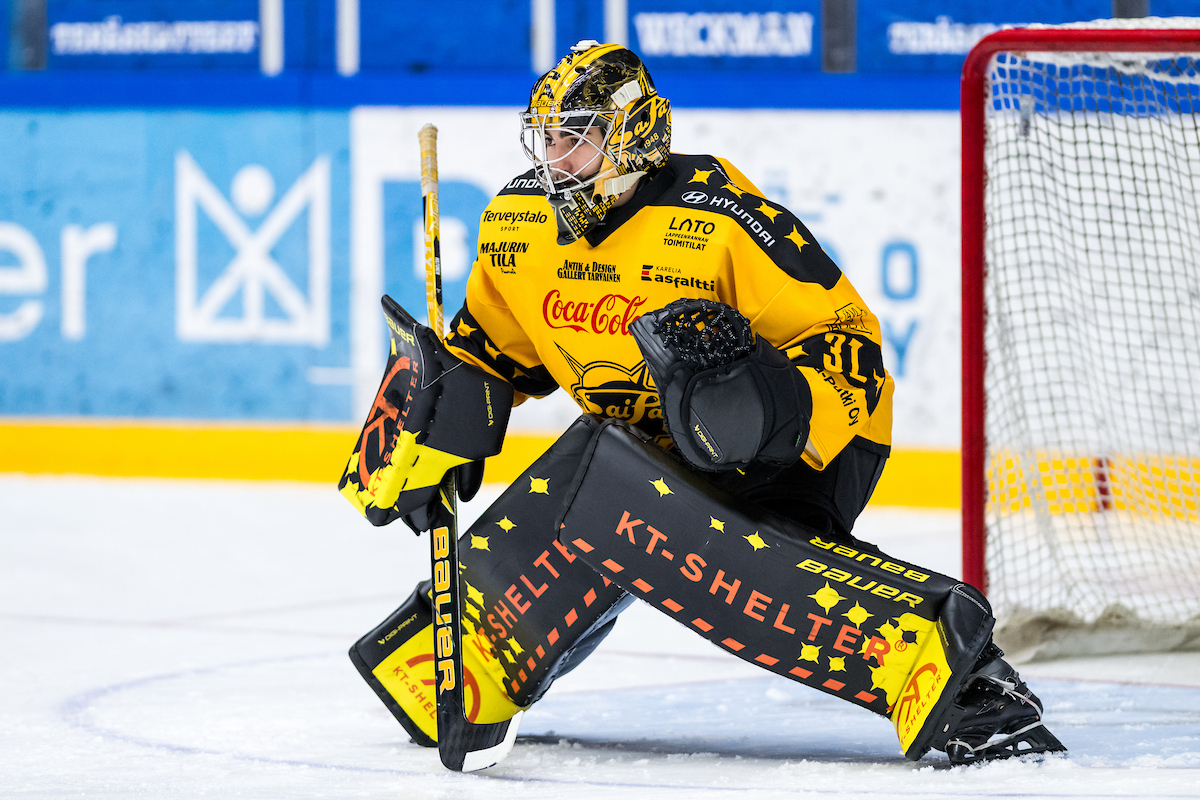 SaiPan Ville-Veikko Hiltunen urakoi jälleen torjuntoja keskiviikon voittopelissä KooKoota vastaan. (Kuva: Riku Laukkanen)