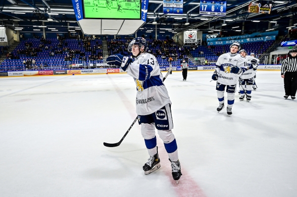 Maalikooste: Nuorille Leijonille niukka tappio Ruotsia vastaan Lappi Areenalla – Lauri Mikkola: ”Tunnepitoinen peli” 