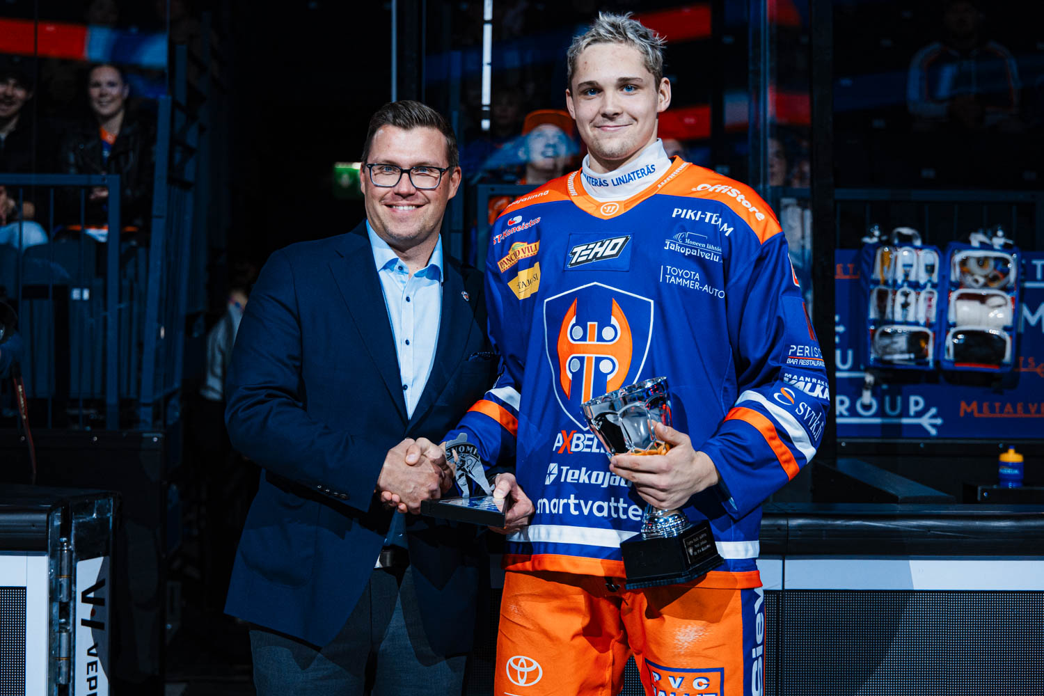 Oliver Suvanto vastaanotti U17-maajoukkueen kauden 2024–25 parhaan pelaajan Tuomo Ruutu -palkinnon