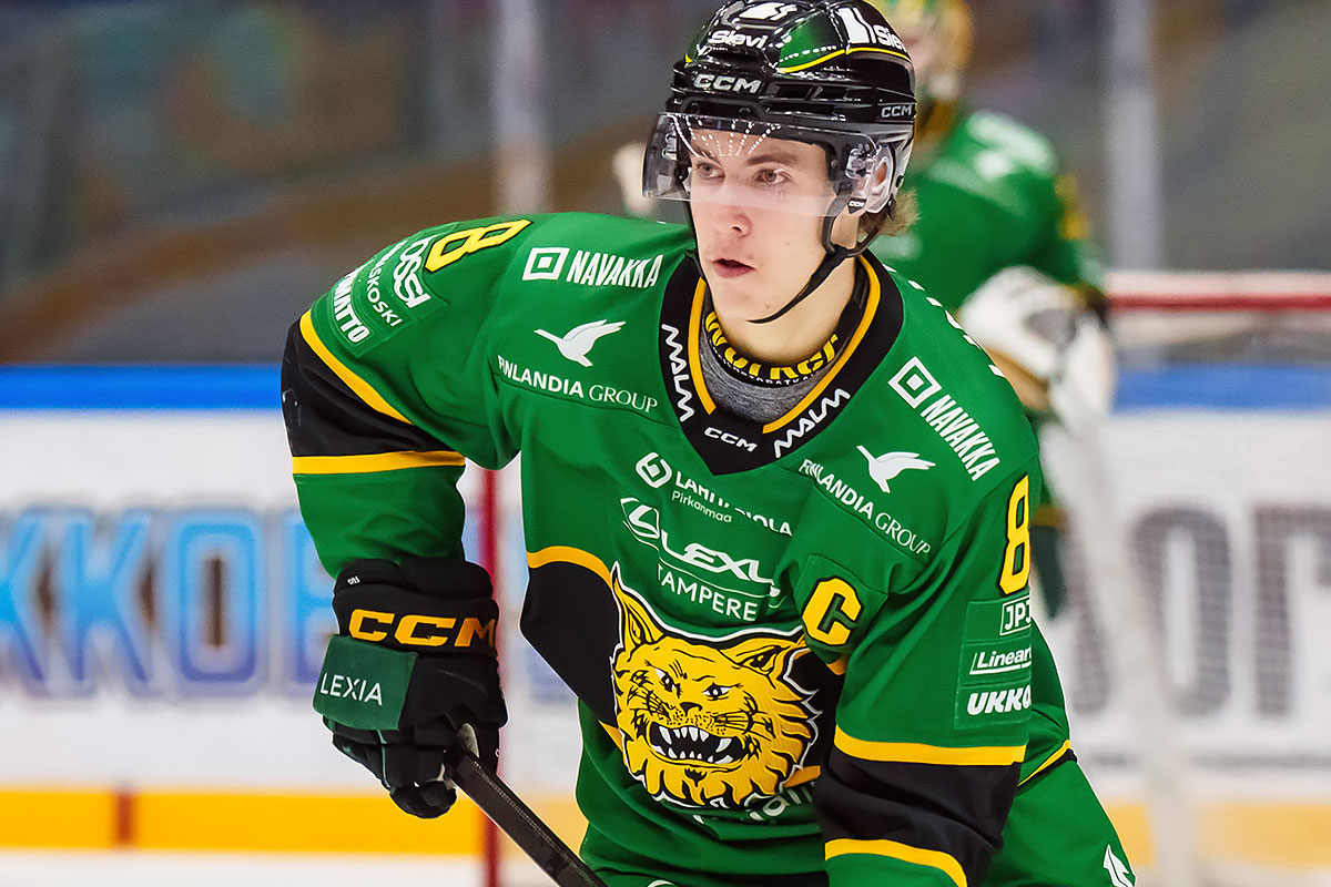 Ilves-kapteeni Ossi Tukio johdatti joukkueensa U20 SM-sarjan runkosarjan voittoon. (Kuva: Mika Kylmäniemi)