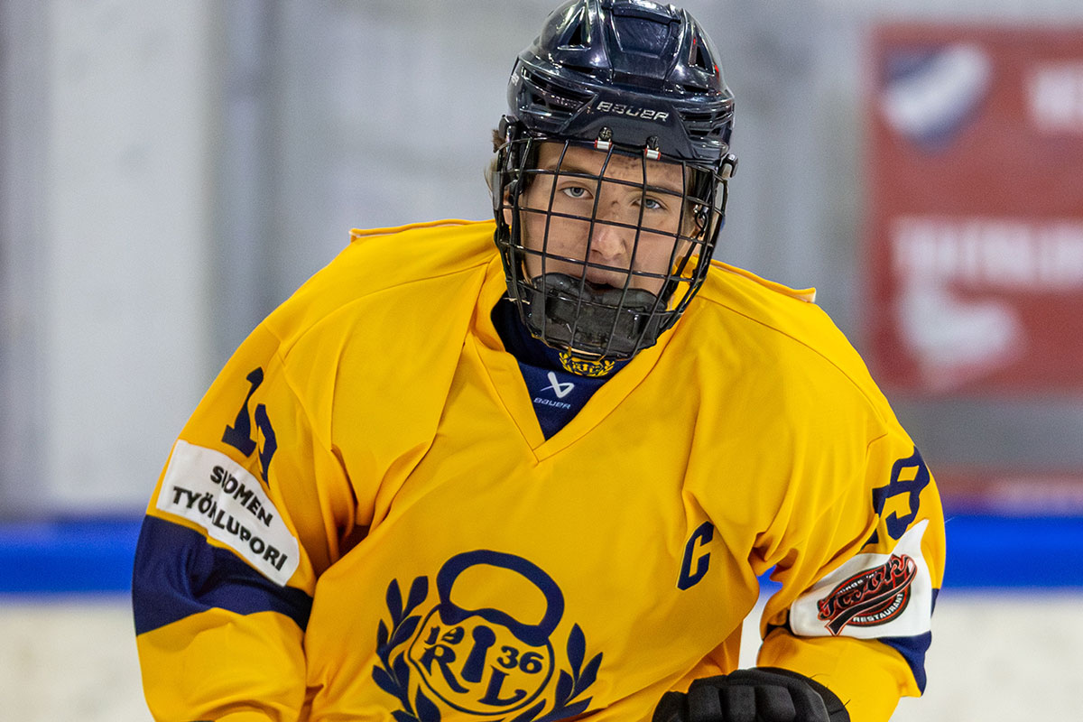 Lukon kapteeni Max Löytökorpi johdatti joukkueensa tärkeään voittoon Kärpistä. (Kuva: Matti Nenonen)