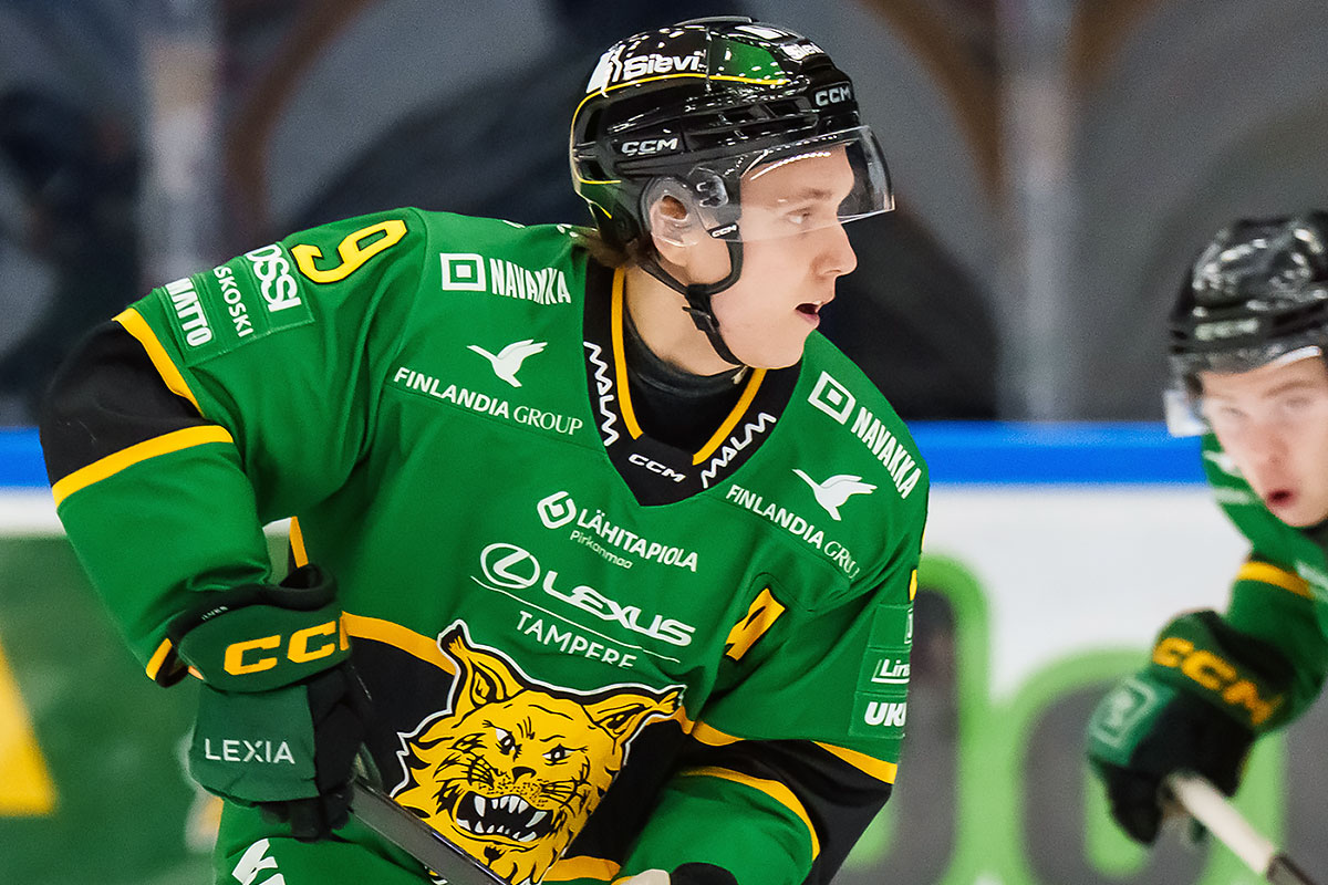 Ilveksen Iivari Heikkinen liekehti ratkaisupelissä Kärppiä vastaan. (Kuva: Mika Kylmäniemi)