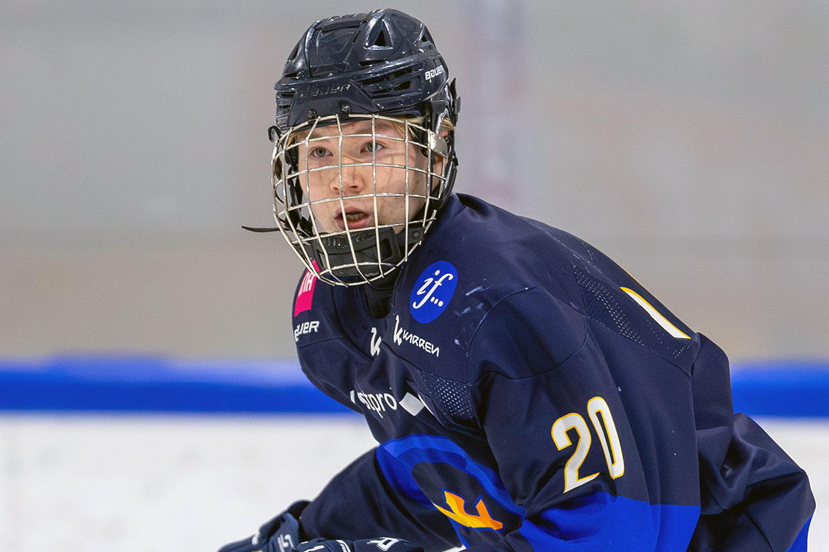 K-Espoon Christian Sundberg kirjasi pisteet 2+1 ratkaisupelissä TPS:ää vastaan. (Kuva: Matti Nenonen)