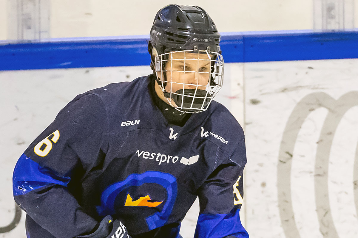 Puolustaja Otto Joutsen ratkaisi yv-maalillaan välieräavauksen voiton K-Espoolle. (Kuva: Matti Nenonen)