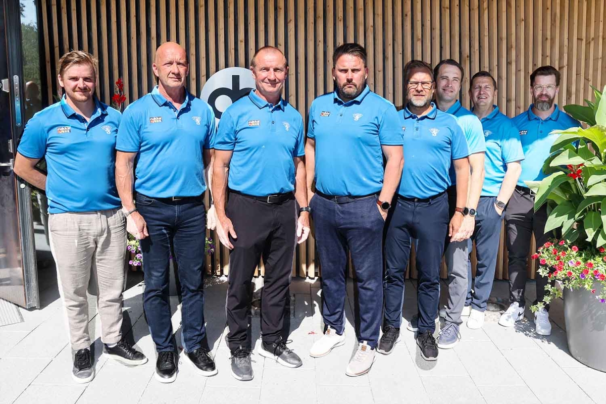 Kuvassa vasemmalta Samuel Tilkanen, Jarmo Kekäläinen, Jere Lehtinen, Antti Pennanen, Mikko Manner, Tuomo Ruutu, Ville Peltonen ja Aki Näykki. 