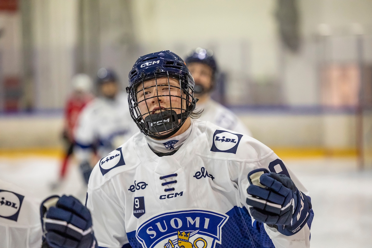 U17 tänään Tshekkiä vastaan viiden maan turnauksessa – Suomen kentälliset klo 19.30 alkavaan otteluun