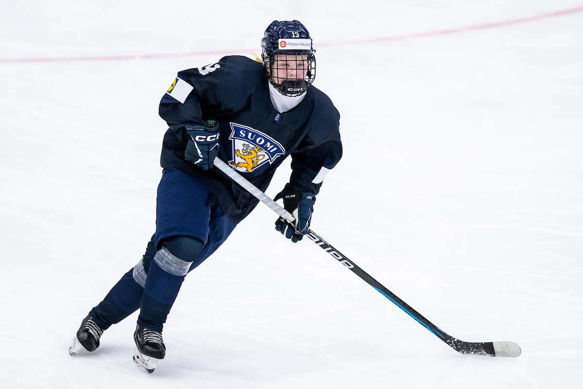 Tyttöleijonat kolmen maan turnauksen avausotteluun Sveitsiä vastaan klo 18 – Suomen kentälliset