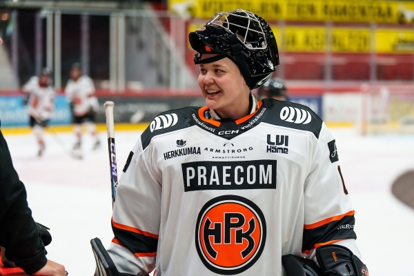 Tasoissa takaisin Espooseen – Anni Keisala nollasi Kiekko-Espoon