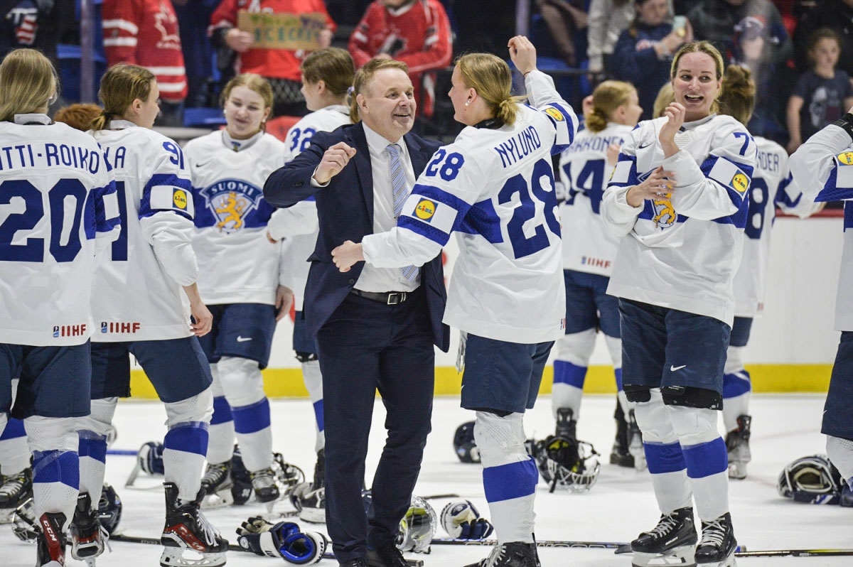 Juuso Toivola Naisleijonien MM-pronssista: "Hienoja pelaajia, hienoja ihmisiä"