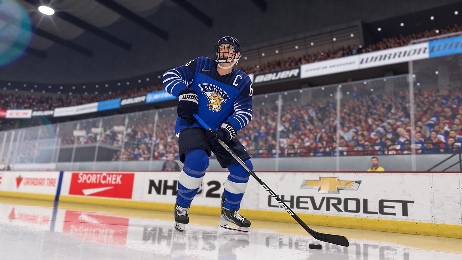 Naisleijonien kapteeni Jenni Hiirikoski NHL 22 -pelissä.