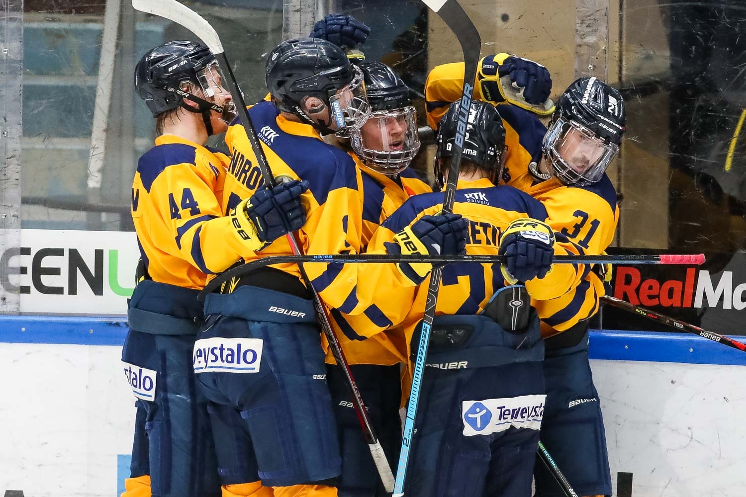 Jesse Ruotsi (oikealla) teki Lukon mestaruusmaalin toisen erän puolivälissä.