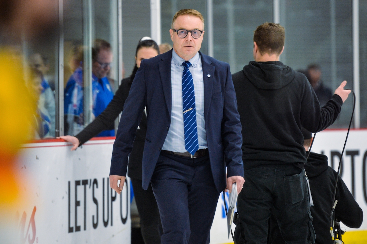 Naisleijonat: Suomi iskee Ruotsin kimppuun A-lohkopaikan ratkaisevassa pelissä – Juuso Toivola: "Alusta asti on oltava valmis"