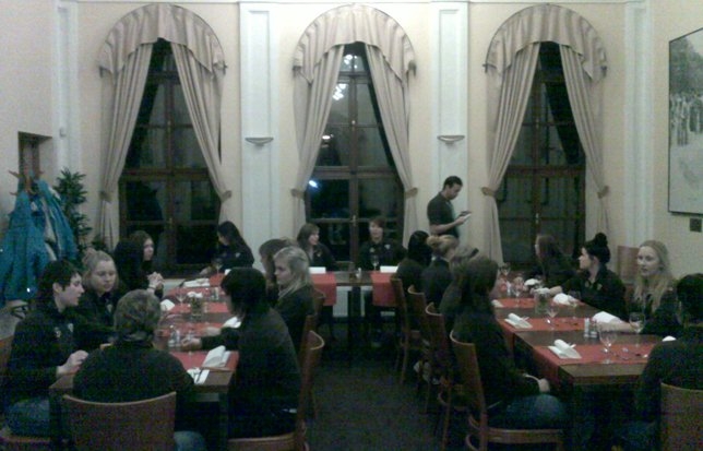 Näin Tyttöleijonat valmistautui perjantain sijoitusotteluun