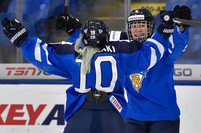 Naisleijonat ylivoimainen pronssiottelussa - Suomelle vuoden 2017 ensimmäinen arvokisamitali!