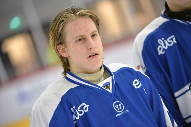 Eeli Tolvanen rohmusi palkintoja.