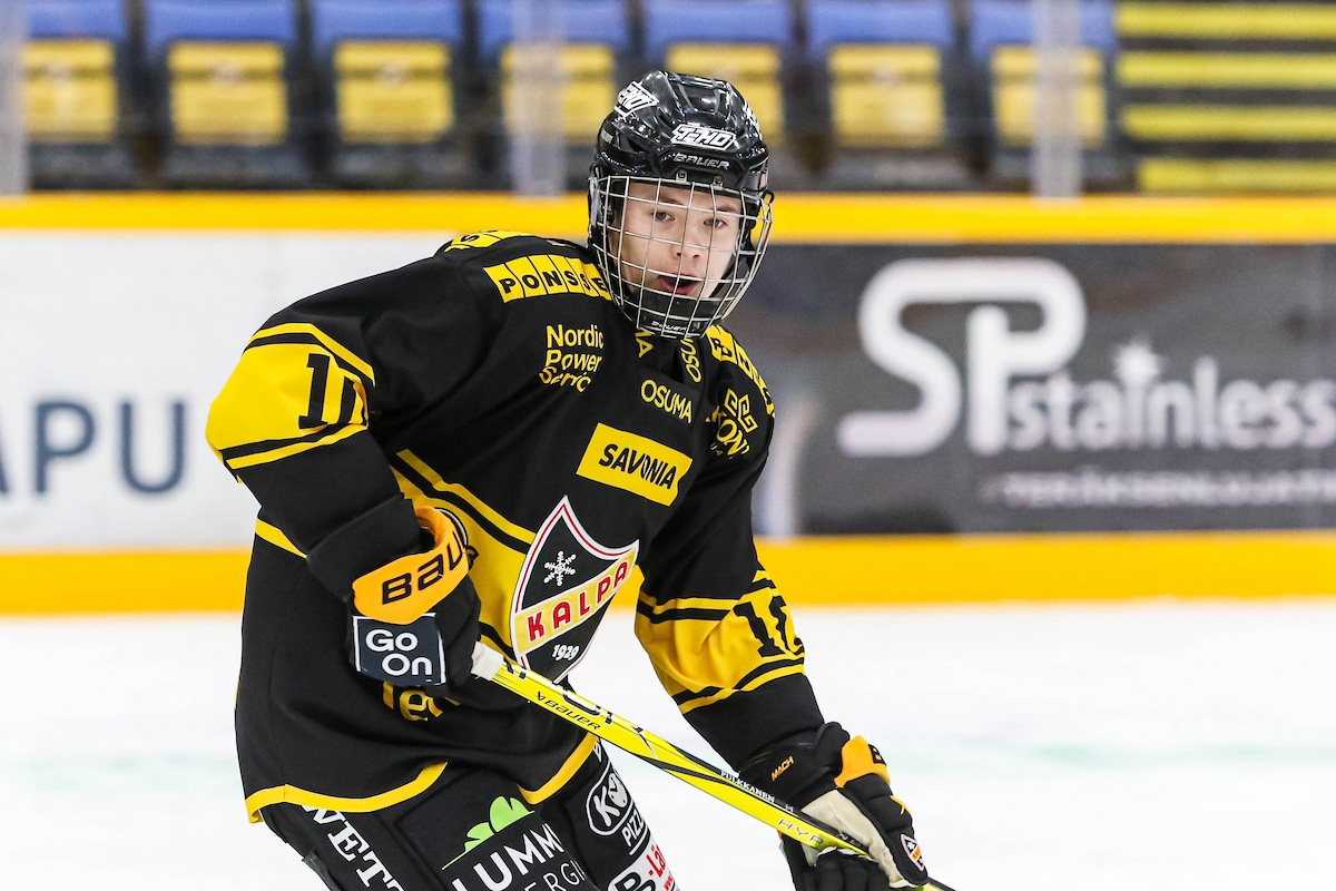 Kuukauden pelaaja Akseli Pulkkanen.