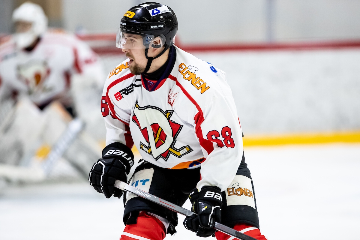 D-Kiekko ja JHT ratkaisevat Suomi-sarjan mestaruuden keskiviikon pelissä Jyväskylässä, Henri Niemi ratkaisi joukkueiden edellisen keskinäisen kohtaamisen.