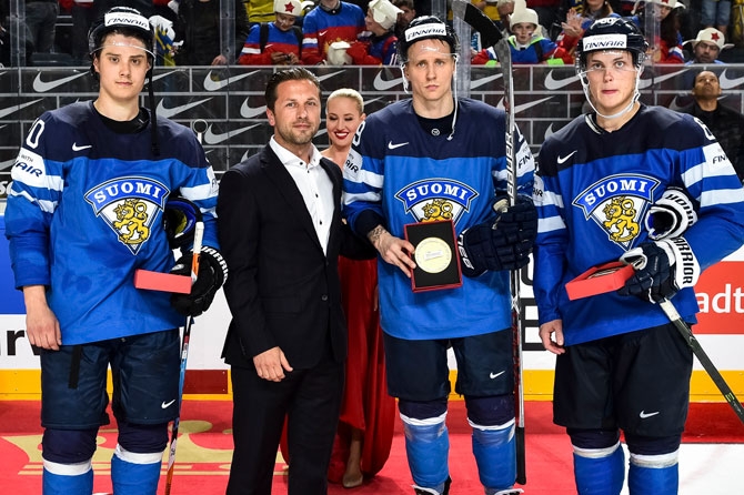 Suomen joukkueen parhaat pelaajat MM-turnauksessa palkittiin