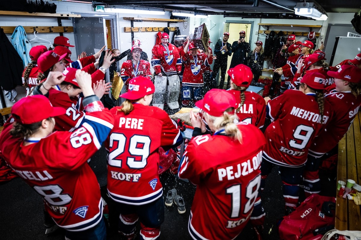 Naisten Liiga: HIFK Suomen mestariksi hurjan draaman jälkeen: "Voitolla yöhön – ja pitkän kaavan kautta!"