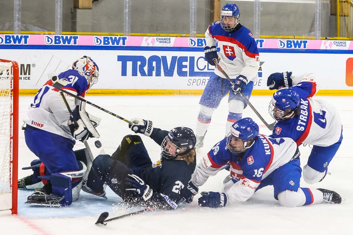 Maalikooste: Pikkuleijonille karvas tappio MM-puolivälierässä – Näin Slovakia-ottelu eteni