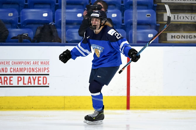 Sara Säkkinen Naisleijonien paras pelaaja Ruotsi-voitossa