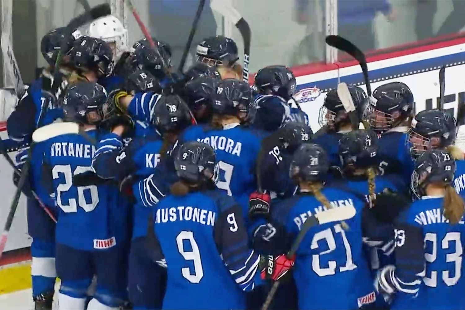 Tältä näytti kun loppusummeri soi – Tyttöleijonien pronssiriemua!