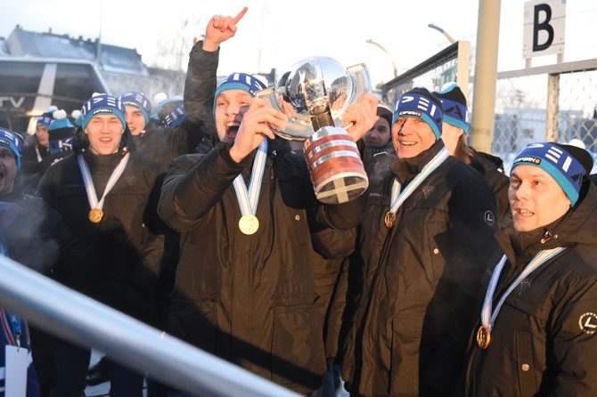 Tällaista oli kultajuhlien backstagella - Hyytävät kuvat!