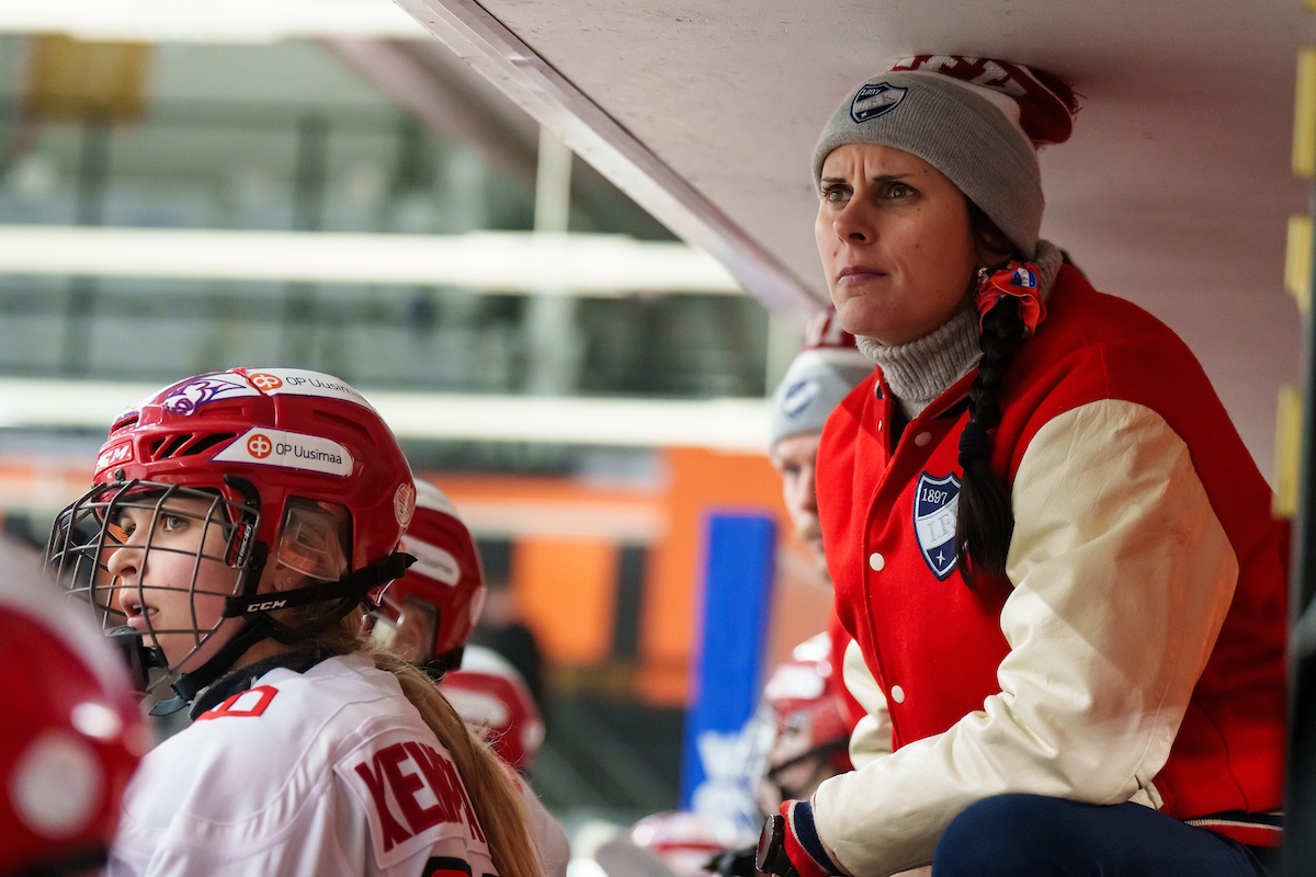 Saara Niemen luotsaamalla HIFK:lla on mahdollisuus katkaista finaalisarja torstaina.