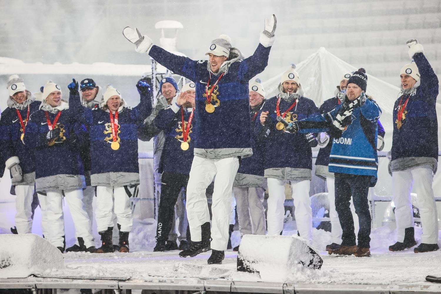 Marko Anttila tervehti yleisöä.