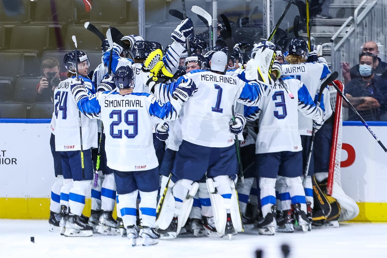 Maalikooste: Nuoret Leijonat Puution maalilla MM-finaaliin – Näin MM-välieräottelu Ruotsia vastaan eteni