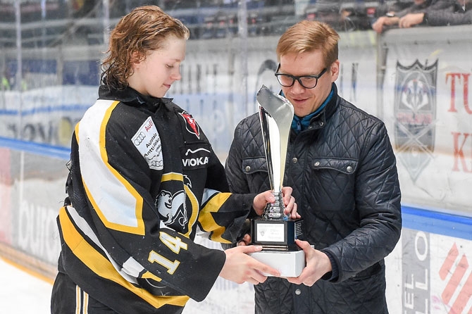 C-nuorten SM-sarjan kauden 2016-17 palkitut pelaajat ja tähtikentät