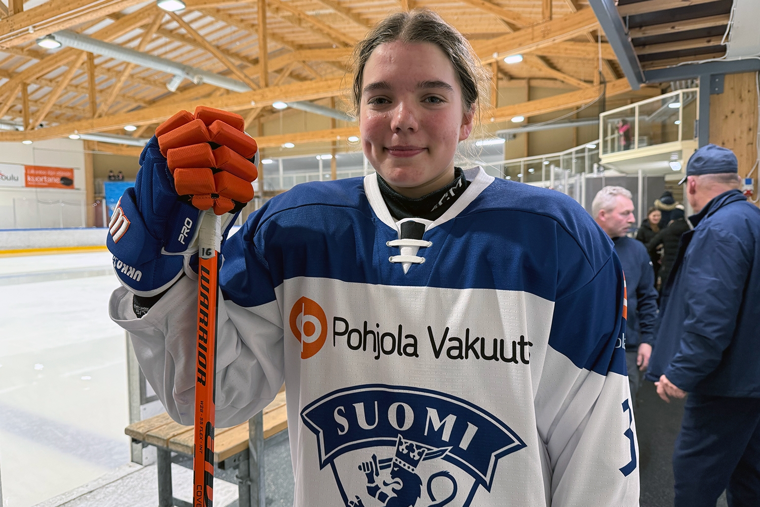 Riikat voittoon Fisuja vastaan tyttöjen Pohjola-leirin avausottelussa – Sandra Eriksson: ”Sai kyllä luistella paljon!”