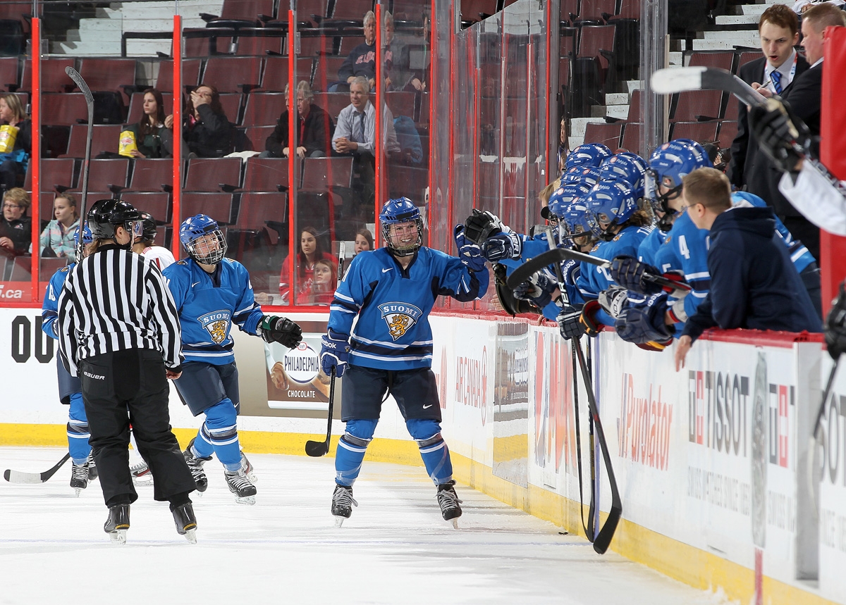 Naisleijonat avasi MM-turnauksen voitolla - Ylivoimamaaleilla Sveitsi kumoon!
