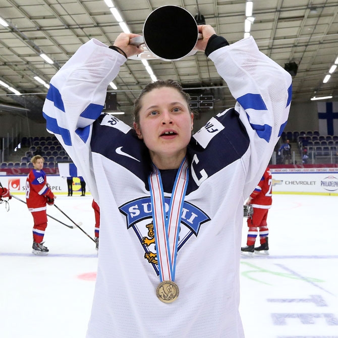 Naisleijonien kapteeni Jenni Hiirikoski: ”Tuntuu ihan sairaan hyvälle!”