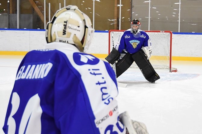 Tämä maalivahtikaksikko pysäyttää kiekot U17:n kotiturnauksessa Pohjanmaalla - Kuvia!