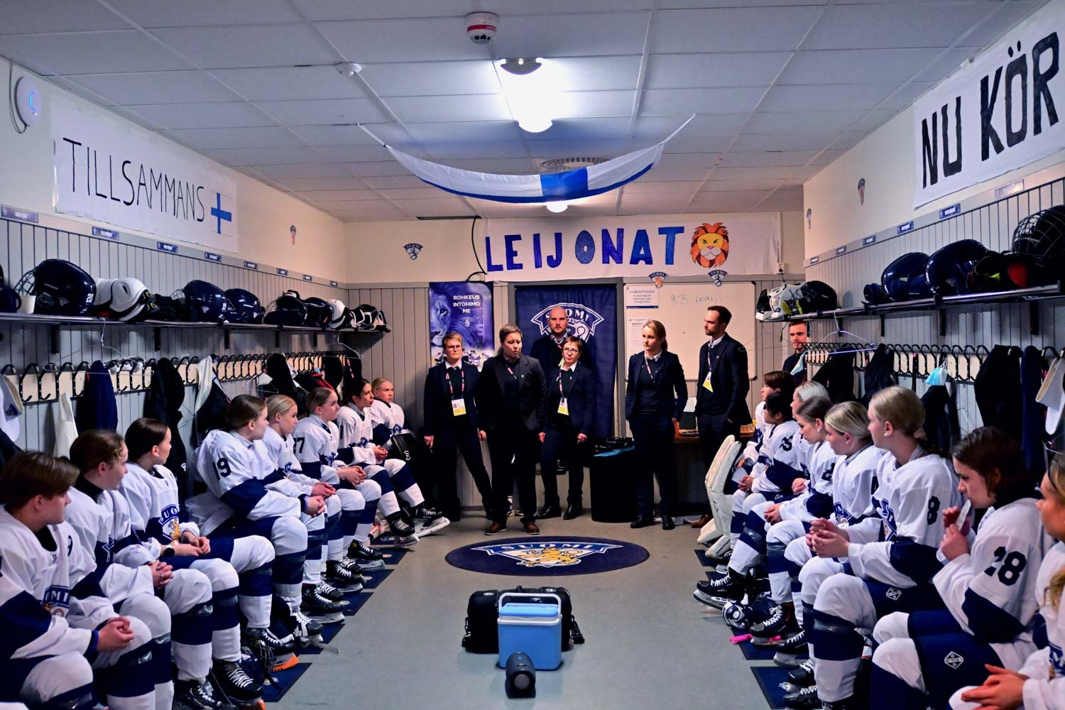 Tyttöleijonat MM-kisojen pronssiotteluun näillä kentällisillä – Suomi–USA sunnuntaina kello 17.00 TV5 ja discovery+