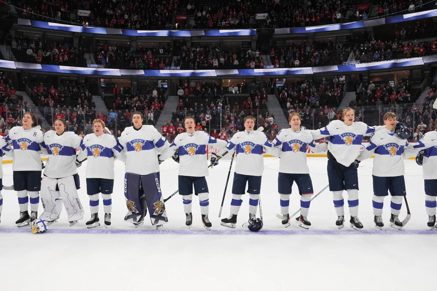 Suomi ja USA aloittivat turnauksen samassa alkulohkossa. Viime sunnuntaina pelatun keskinäisen ottelun voitti Suomi jatkoajalla loppuluvuin 4–3.