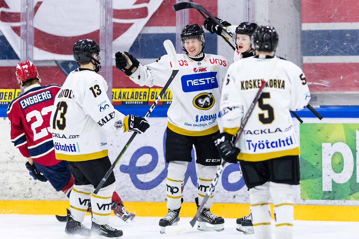 Kärpät juhli maalia 31.1.2020 pelatussa ottelussa HIFK:ta vastaan. Kärpät oli runkosarjan ykkönen ja HIFK kakkonen.