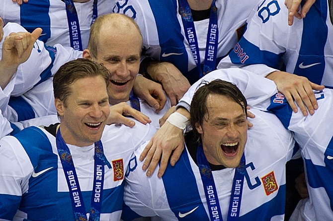 Konkareiden viimeiset mitalihymyt? Kimmo Timonen, Sami Salo ja Teemu Selänne.