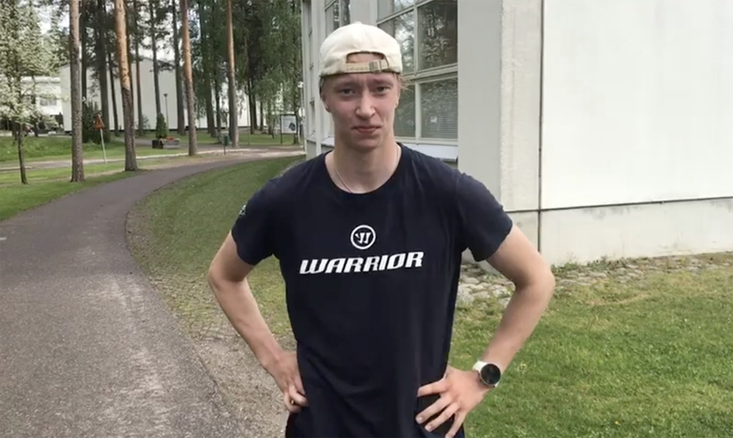 Alle 17-vuotiaiden poikien maajoukkueen hyökkääjä Viljami Kivipelto: ”Mitä paremmassa kunnossa olet, sitä nopeammin palaudut”