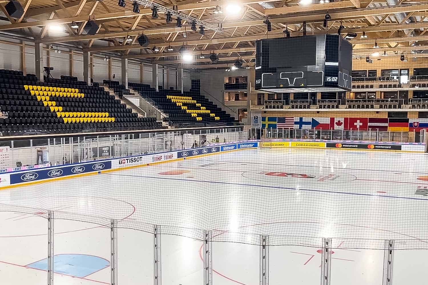 Pikkuleijonien MM-joukkue vaihtoi paikkakuntaa – Ensivilkaisu Raiffeisen Arenalle