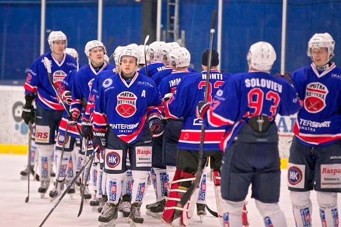 Ketterä tavoittelee mestaruutta kotikaukalossaan.