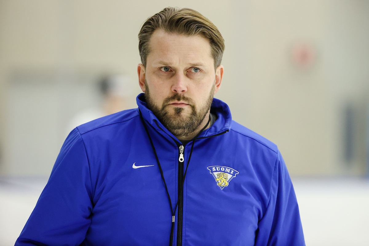 Nuorten Leijonien päävalmentaja Antti Pennanen joukkueestaan: ”Hienoa olla heidän kanssa matkassa”