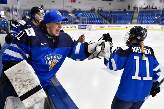 Peräti 15 Naisleijonien pelaajaa pisteille pronssipelissä