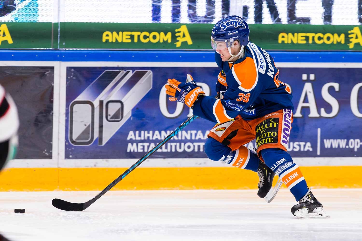 Aku Kinnari teki Tapparalle voittomaalin lauantain ottelussa KalPaa vastaan.